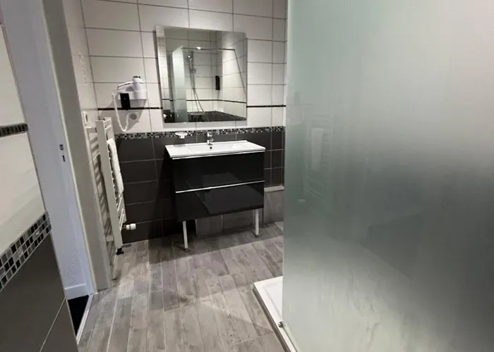 - Restaurant Eugenie Hotel Pontorson